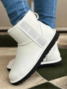UGG Classic Mini Side Logo II Women's Ankle Boots Ultra Matte White 5 - 5.5